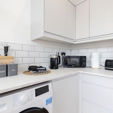 Beautifully Presented Newly Renovated City-Centre Apartment In Cheltenham Exteriör bild