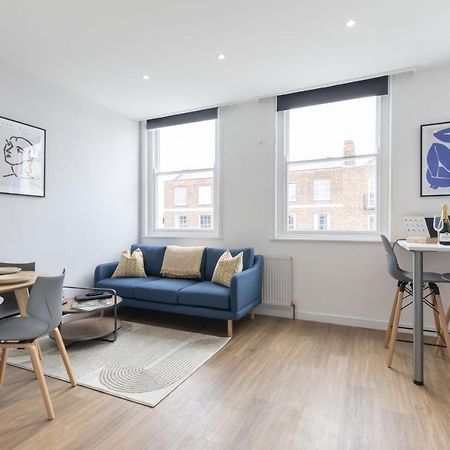 Beautifully Presented Newly Renovated City-Centre Apartment In Cheltenham Exteriör bild