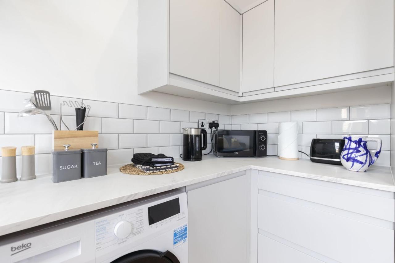 Beautifully Presented Newly Renovated City-Centre Apartment In Cheltenham Exteriör bild