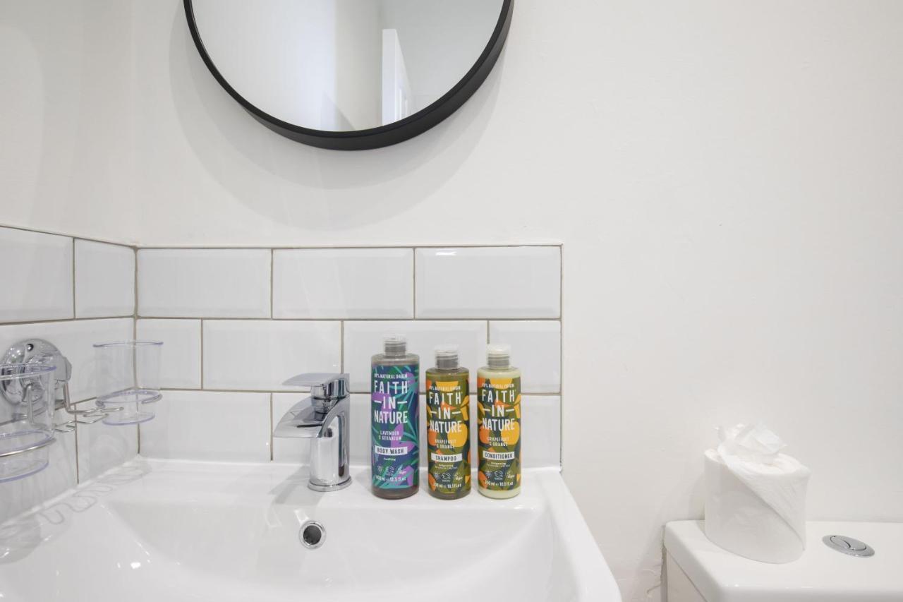 Beautifully Presented Newly Renovated City-Centre Apartment In Cheltenham Exteriör bild