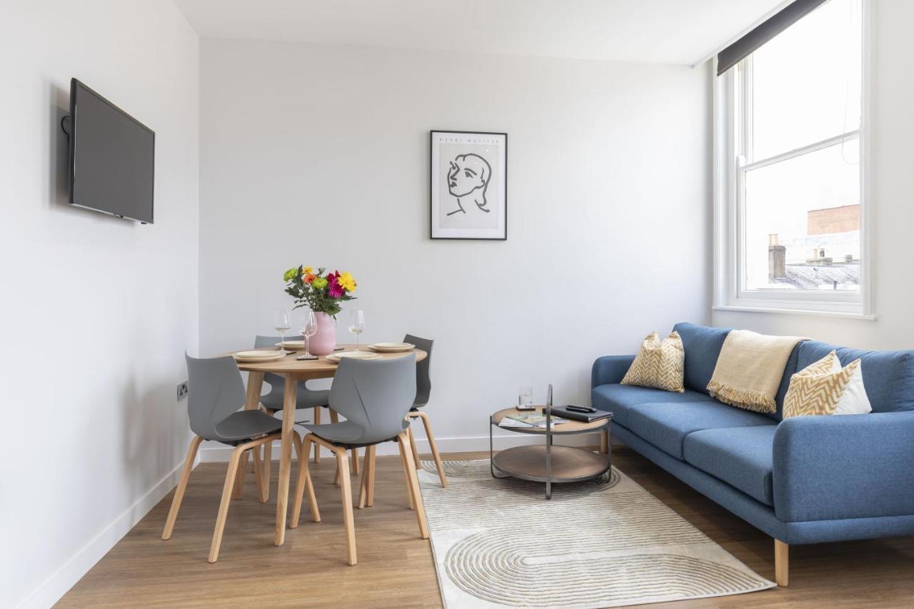 Beautifully Presented Newly Renovated City-Centre Apartment In Cheltenham Exteriör bild