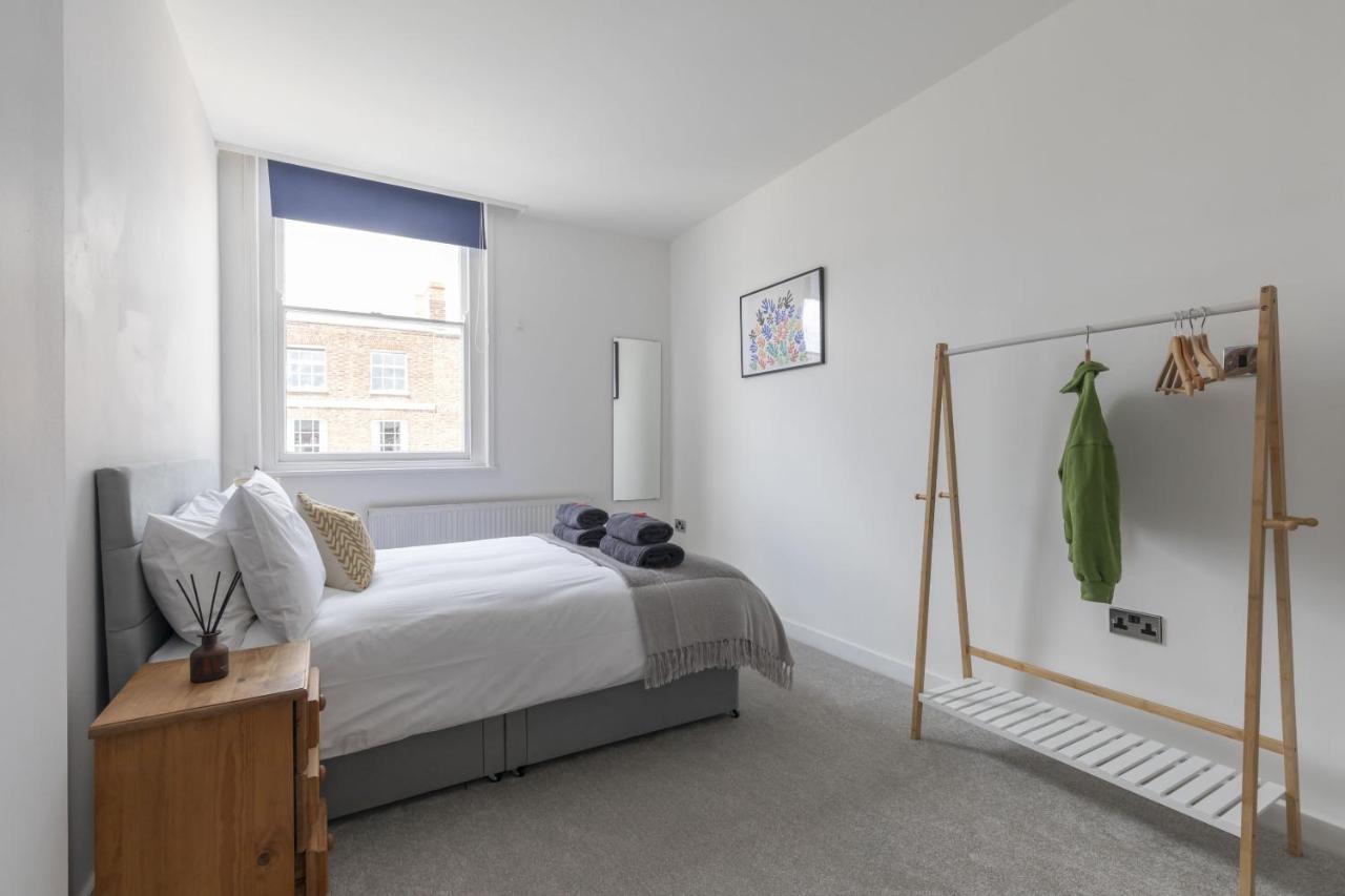Beautifully Presented Newly Renovated City-Centre Apartment In Cheltenham Exteriör bild