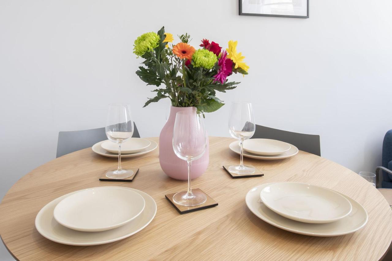 Beautifully Presented Newly Renovated City-Centre Apartment In Cheltenham Exteriör bild