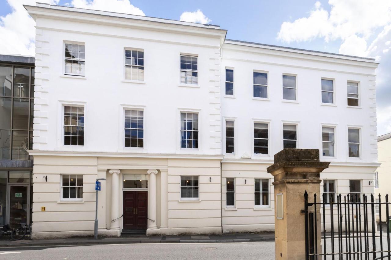 Beautifully Presented Newly Renovated City-Centre Apartment In Cheltenham Exteriör bild