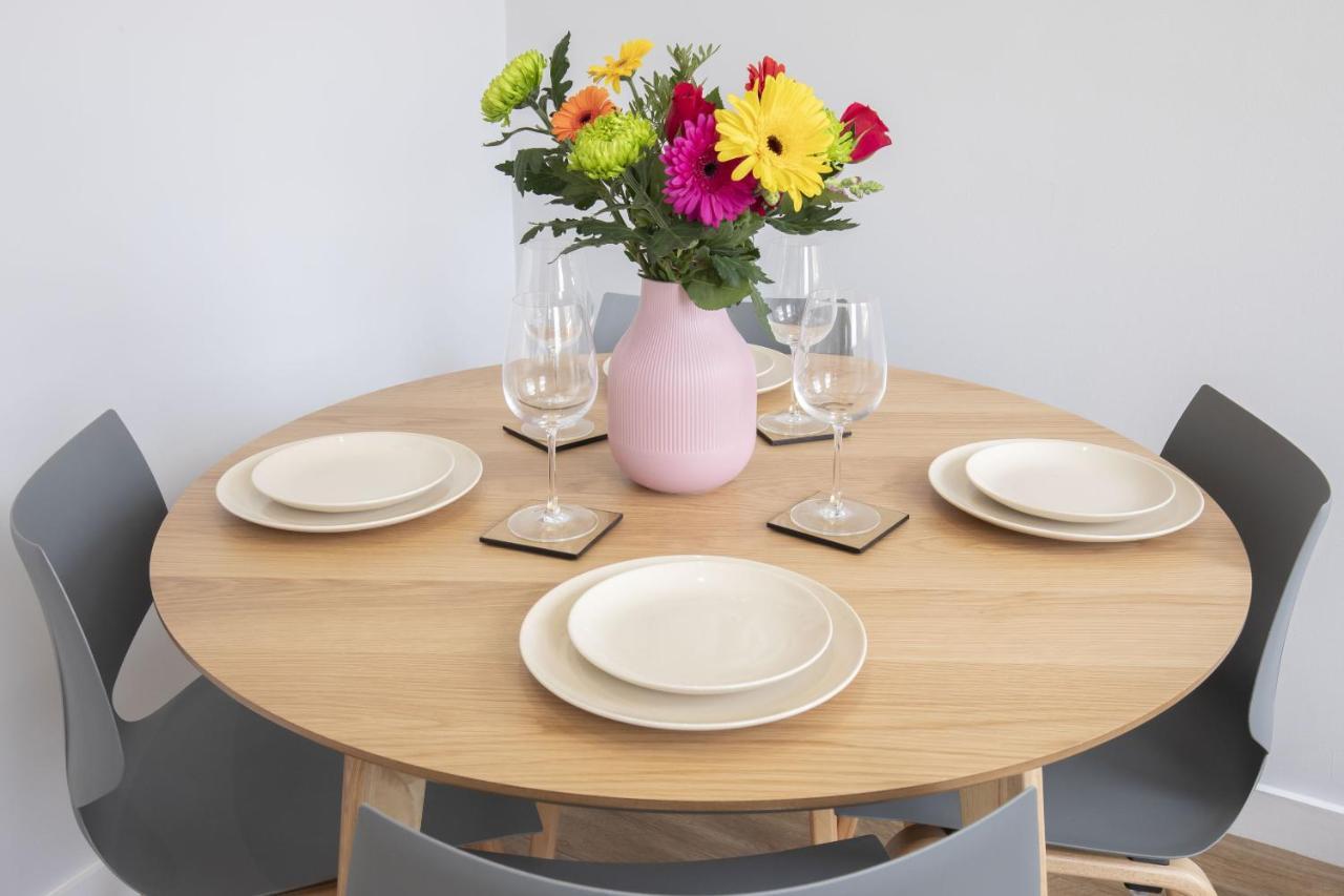 Beautifully Presented Newly Renovated City-Centre Apartment In Cheltenham Exteriör bild